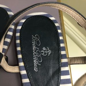 Brooks Brothers T Strap Leather Sandals 7.5